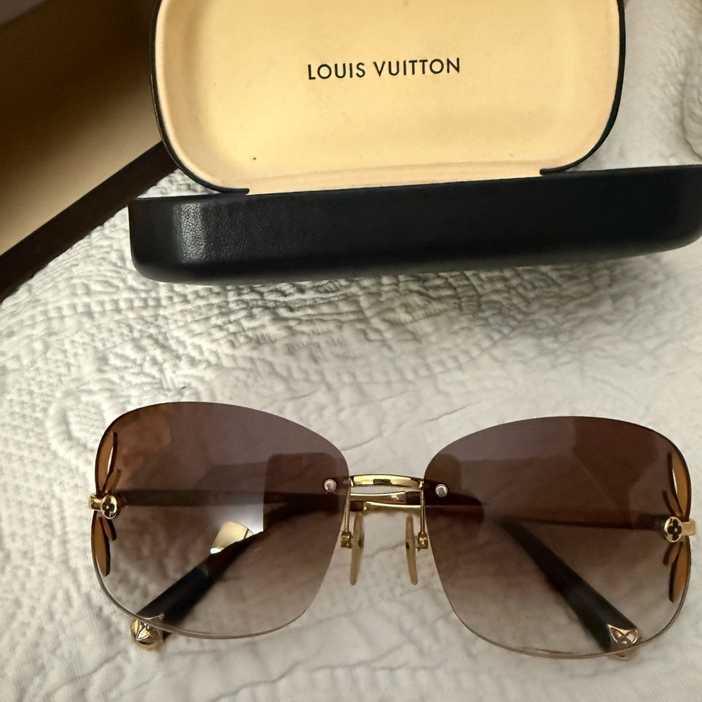 Louis Vuitton Sunglasses with Gold Frame and Brown Lenses